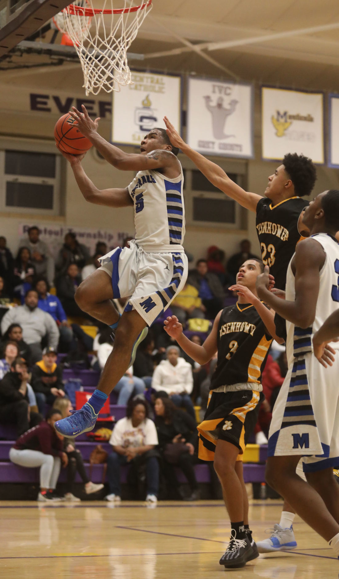 Eisenhower vs MacArthur boys basketball 14 2.25.19.jpg